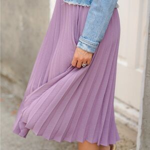 Elegant Lavender Pleated Midi Skirt